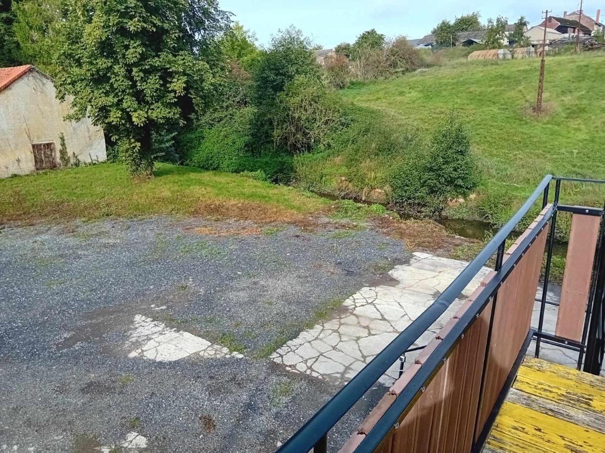 Grand Appartement Avec Terrasse Wignehies 外观 照片